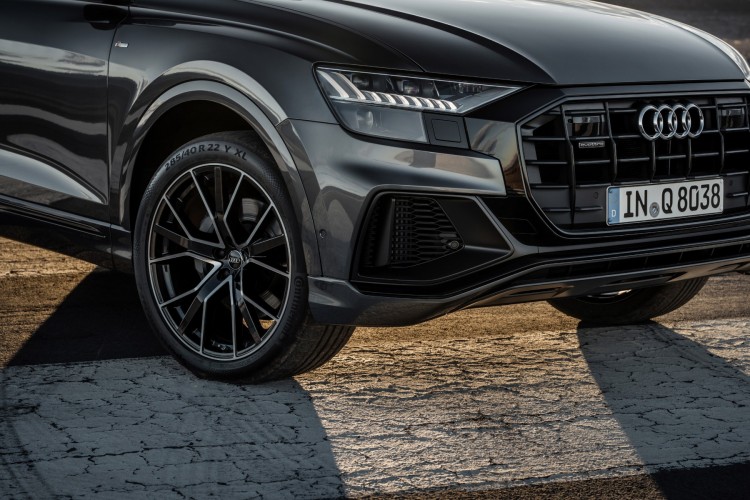 Audi Q8 front 