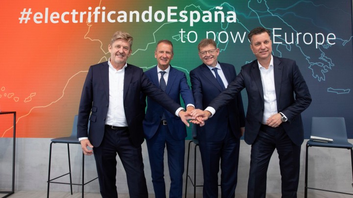1920_volkswagen group and seat sa to mobilize 10 billion euros to electrify spain 02 hq